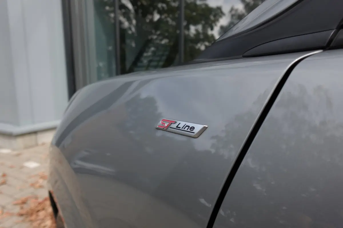 1.0 EcoBoost ST-Line PANO B&O CAM
