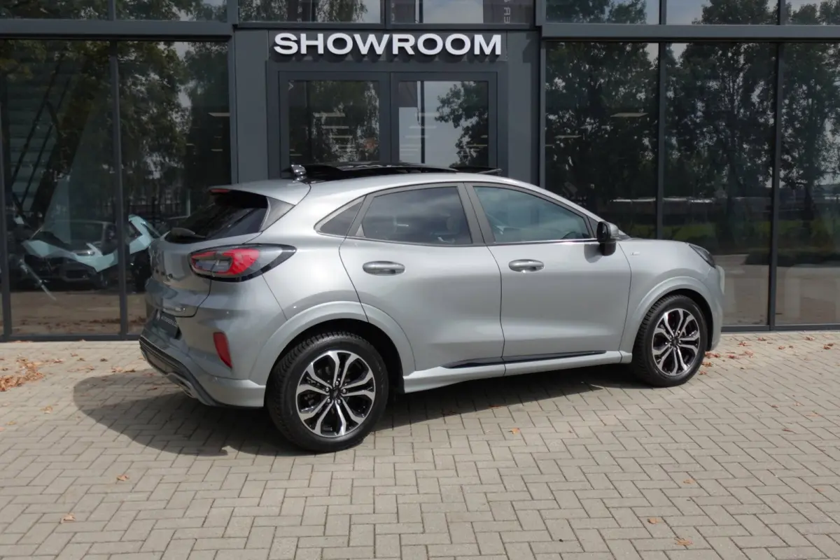 1.0 EcoBoost ST-Line PANO B&O CAM