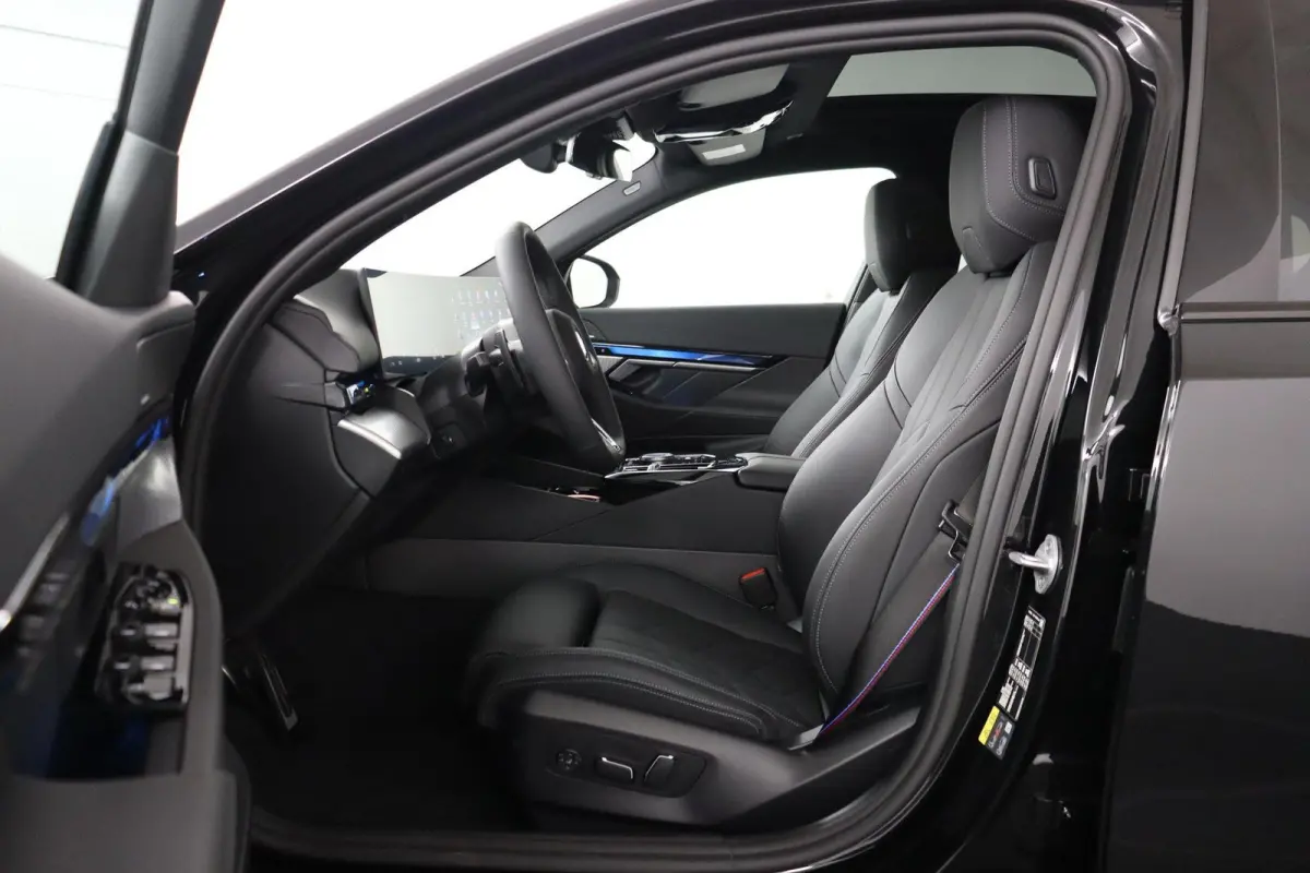 eDrive40 M Sport Edition 84 kWh | SOH 100% | M Sportpakket Pro | Trekhaak | Panoramadak