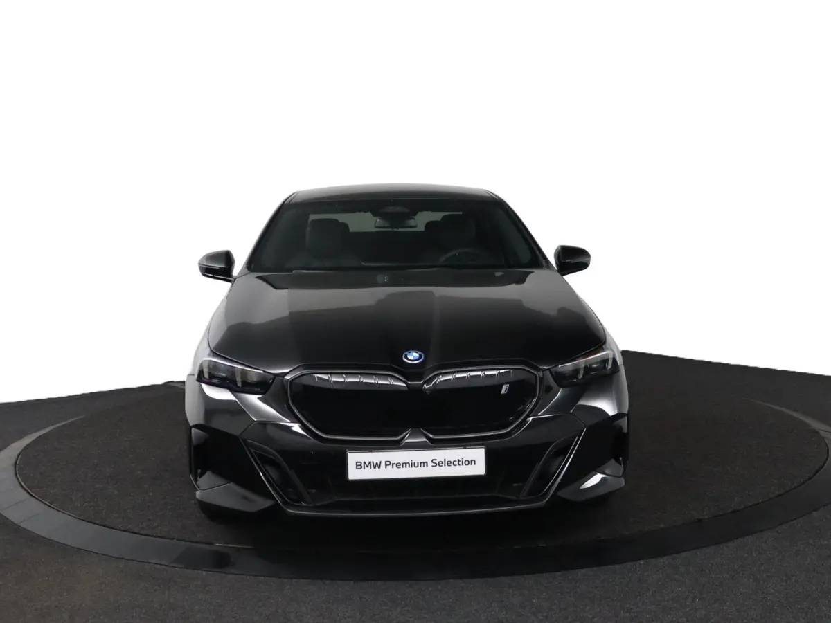 eDrive40 M Sport Edition 84 kWh | SOH 100% | M Sportpakket Pro | Trekhaak | Panoramadak