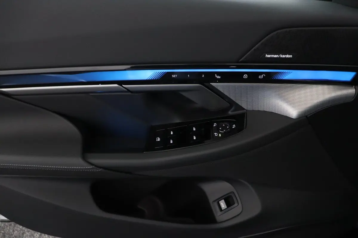 eDrive40 M Sport Edition 84 kWh | SOH 100% | M Sportpakket Pro | Trekhaak | Panoramadak