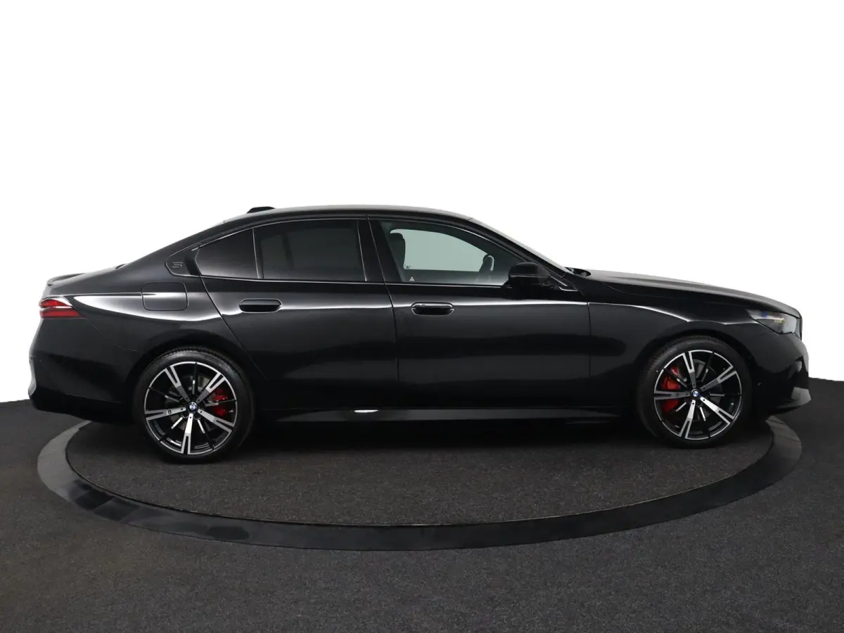 eDrive40 M Sport Edition 84 kWh | SOH 100% | M Sportpakket Pro | Trekhaak | Panoramadak