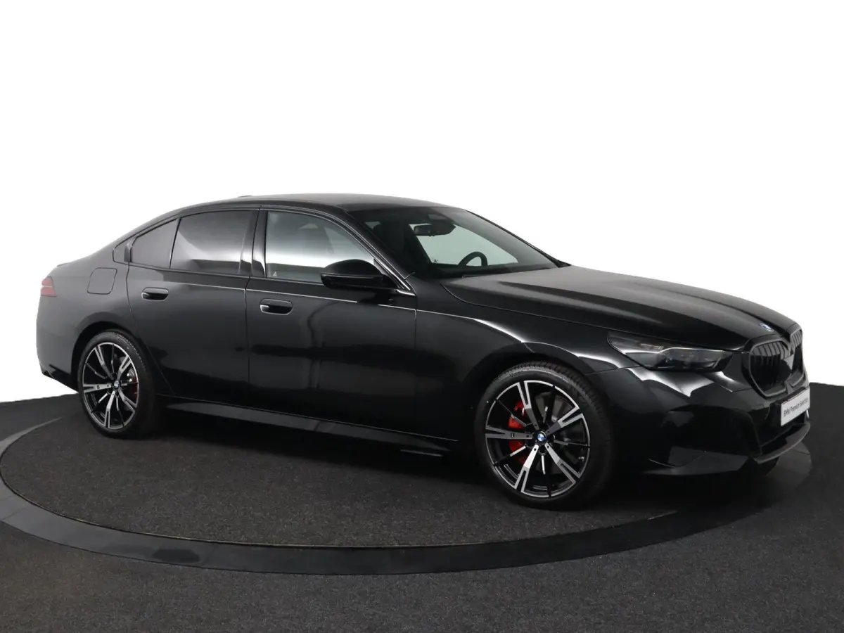 eDrive40 M Sport Edition 84 kWh | SOH 100% | M Sportpakket Pro | Trekhaak | Panoramadak