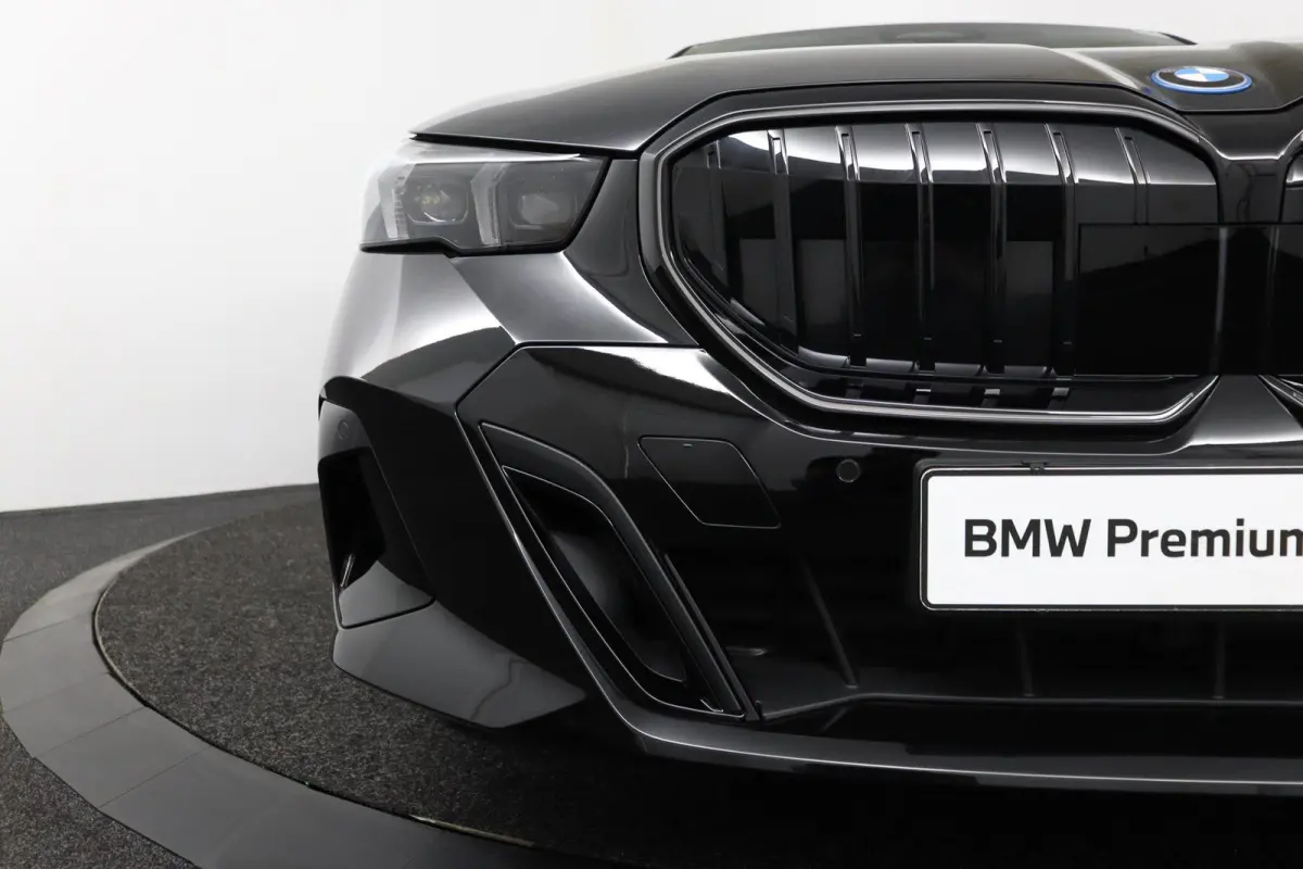 eDrive40 M Sport Edition 84 kWh | SOH 100% | M Sportpakket Pro | Trekhaak | Panoramadak