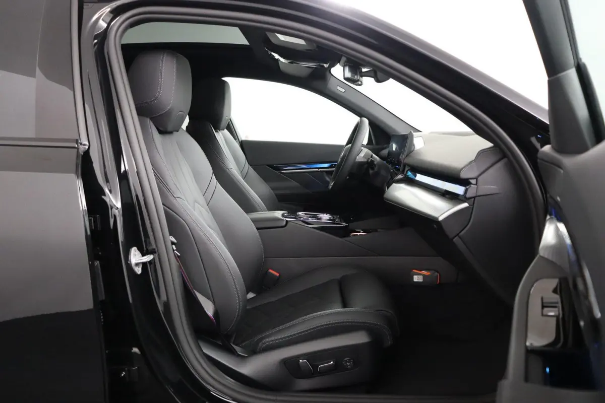 eDrive40 M Sport Edition 84 kWh | SOH 100% | M Sportpakket Pro | Trekhaak | Panoramadak