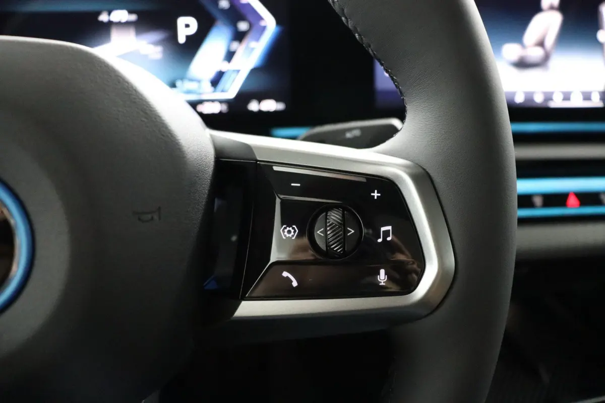 eDrive40 M Sport Edition 84 kWh | SOH 100% | M Sportpakket Pro | Trekhaak | Panoramadak