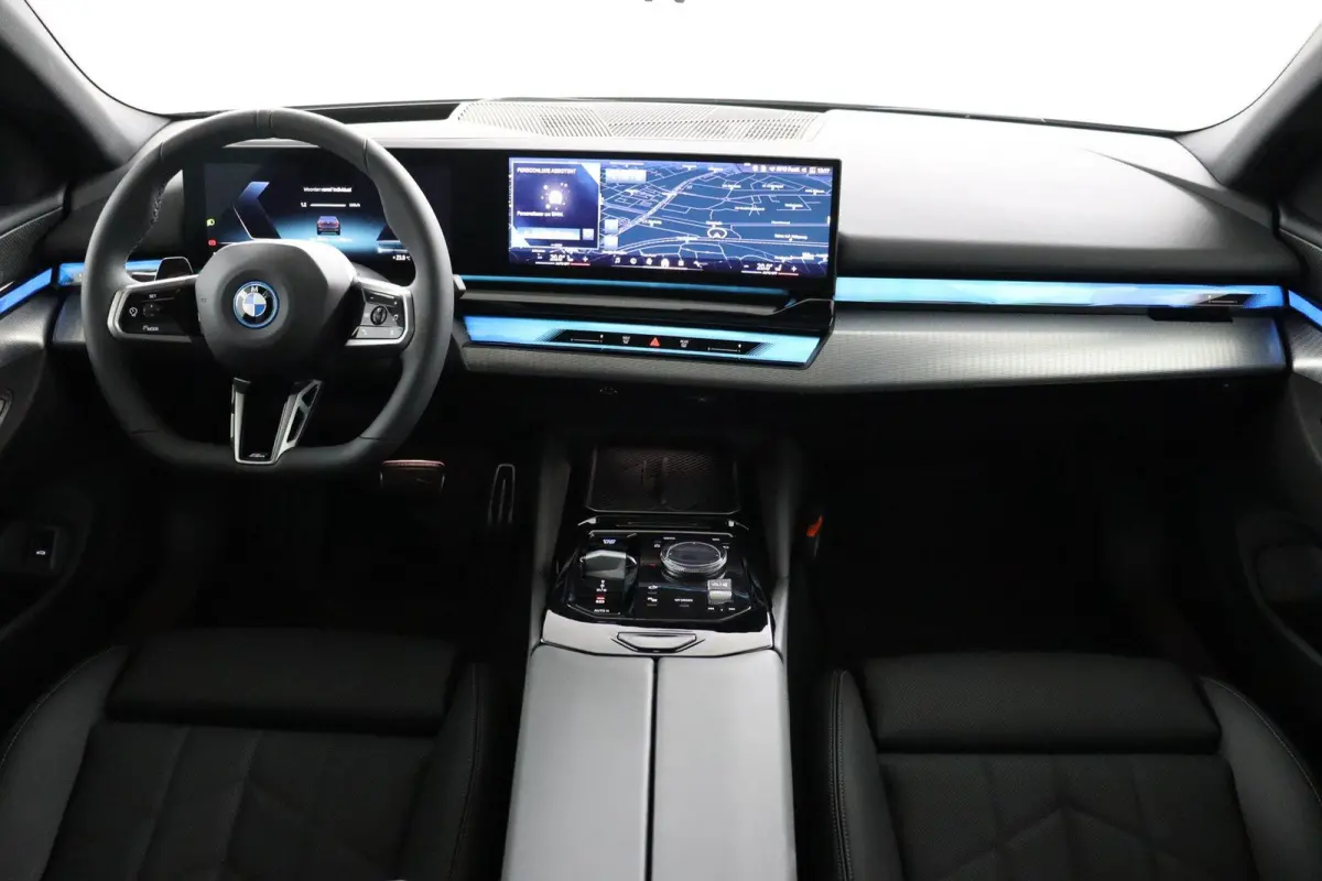 eDrive40 M Sport Edition 84 kWh | SOH 100% | M Sportpakket Pro | Trekhaak | Panoramadak