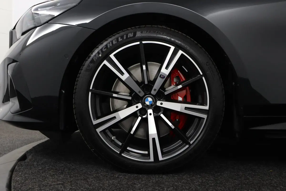 eDrive40 M Sport Edition 84 kWh | SOH 100% | M Sportpakket Pro | Trekhaak | Panoramadak