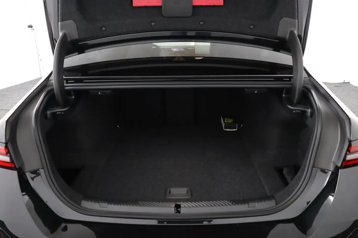 eDrive40 M Sport Edition 84 kWh | SOH 100% | M Sportpakket Pro | Trekhaak | Panoramadak