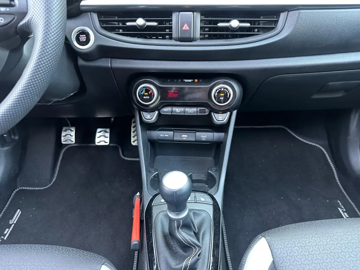 1.0 GDi GT-Line | Stoel/Stuurverwarming | Keyless entry | Schuif/Kanteldak | Draadloze oplader | Fabrieksgarantie | NAP
