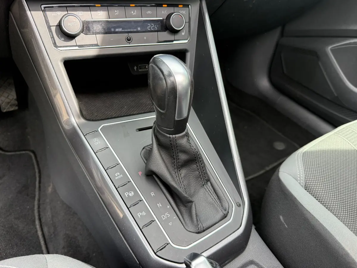 1.0 TSI Highline R-LINE I PANO I DSG I CLIMA I NL AUTO I MOOI