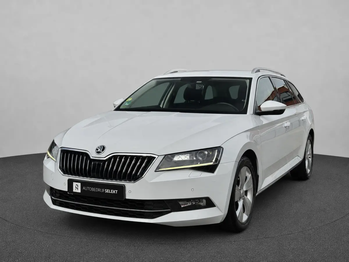 1.6 TDI Ambition | Trekhaak | LED | Apple Carplay | DAB+ | Cruise | Dealer onderhouden