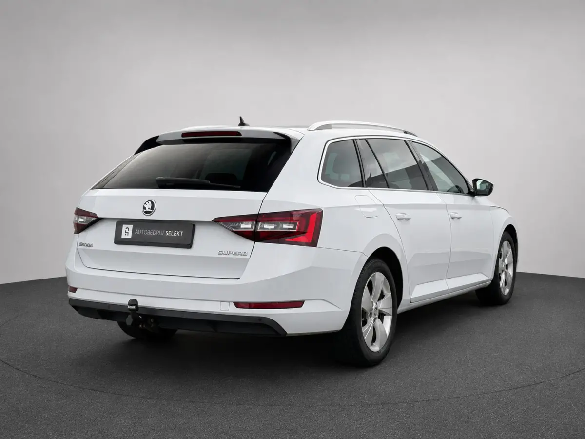 1.6 TDI Ambition | Trekhaak | LED | Apple Carplay | DAB+ | Cruise | Dealer onderhouden