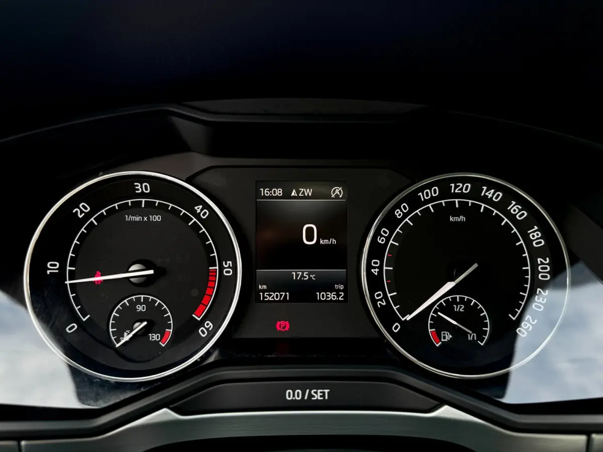 1.6 TDI Ambition | Trekhaak | LED | Apple Carplay | DAB+ | Cruise | Dealer onderhouden