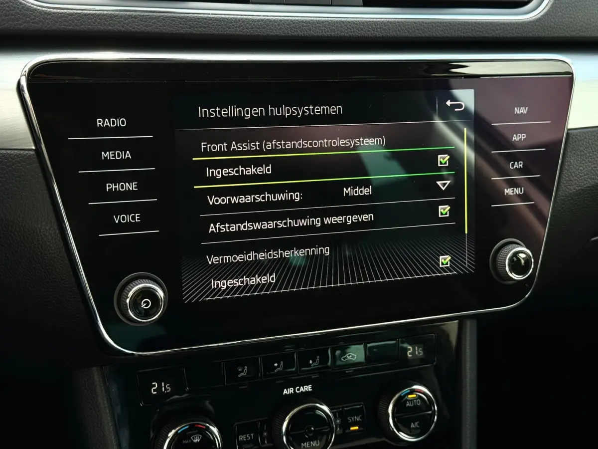 1.6 TDI Ambition | Trekhaak | LED | Apple Carplay | DAB+ | Cruise | Dealer onderhouden