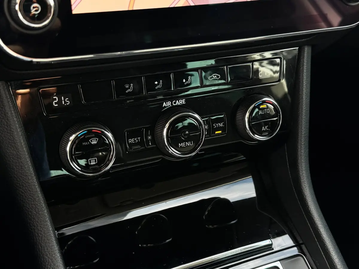 1.6 TDI Ambition | Trekhaak | LED | Apple Carplay | DAB+ | Cruise | Dealer onderhouden