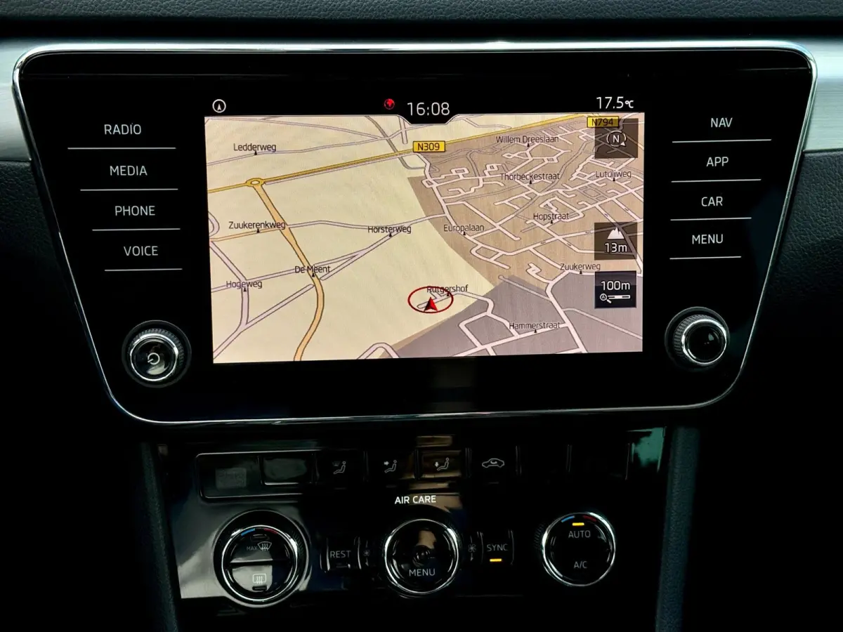 1.6 TDI Ambition | Trekhaak | LED | Apple Carplay | DAB+ | Cruise | Dealer onderhouden