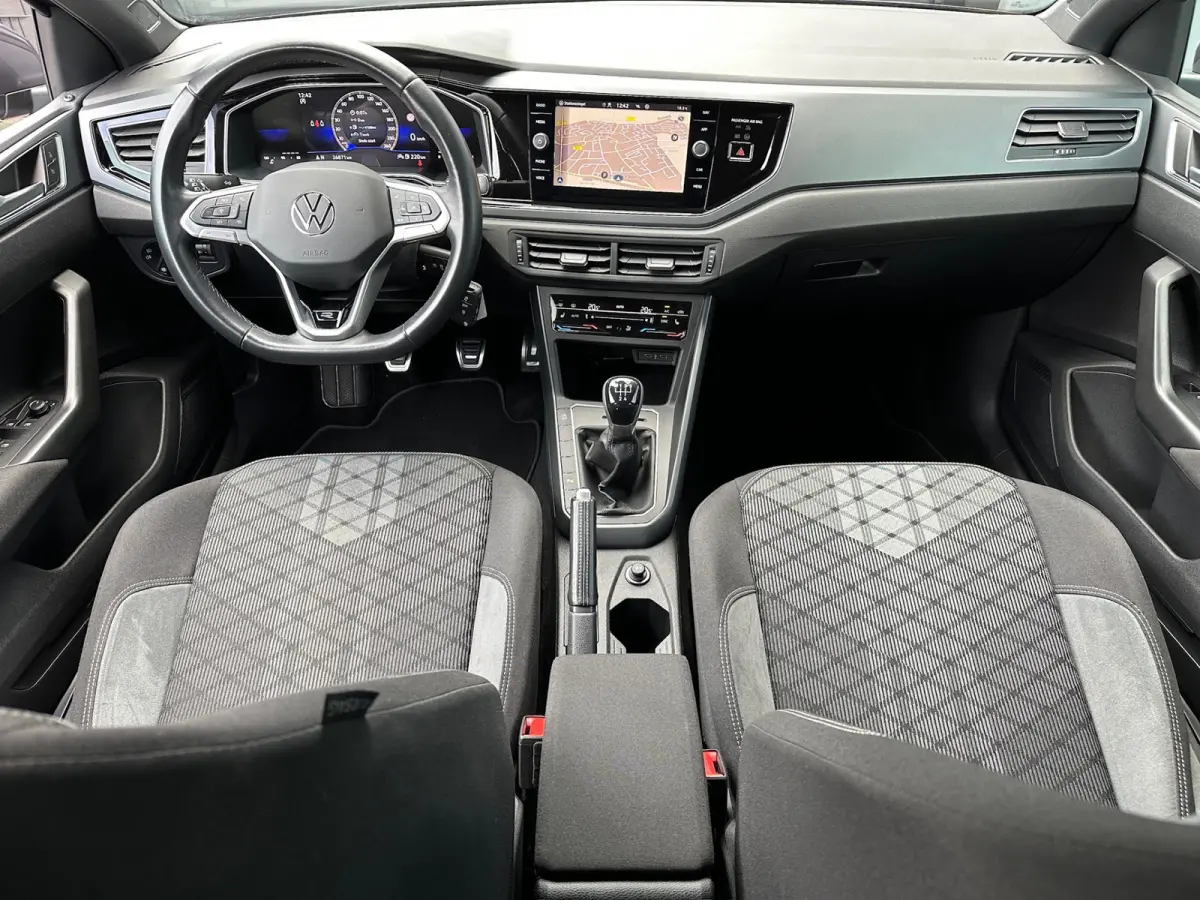1.0 TSI 95pk R-Line | 17 inch | Camera | Navi | Adapt. Cruise | Climate | Stoelverwarming | Rijklaar incl. garantie