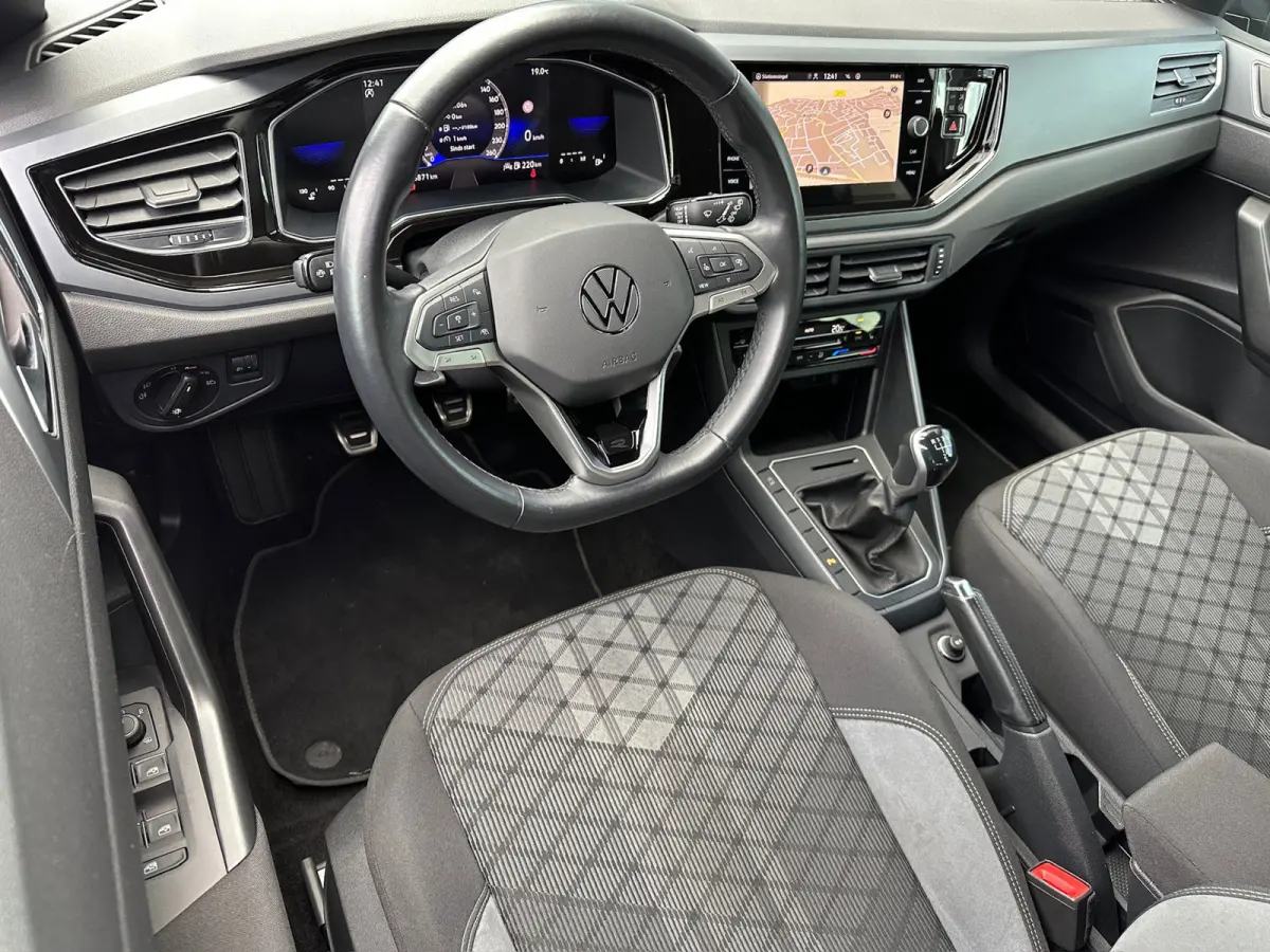 1.0 TSI 95pk R-Line | 17 inch | Camera | Navi | Adapt. Cruise | Climate | Stoelverwarming | Rijklaar incl. garantie