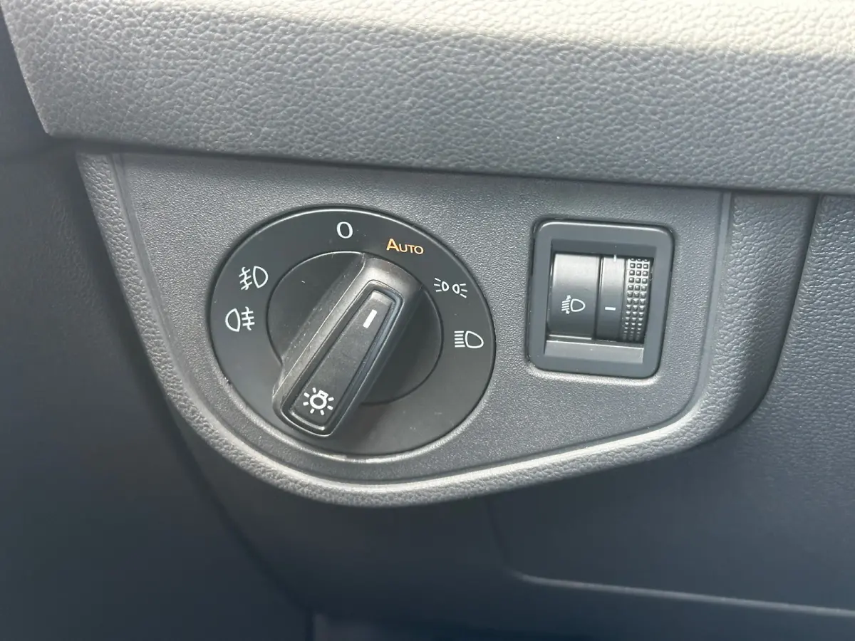 1.0 TSI 95pk R-Line | 17 inch | Camera | Navi | Adapt. Cruise | Climate | Stoelverwarming | Rijklaar incl. garantie