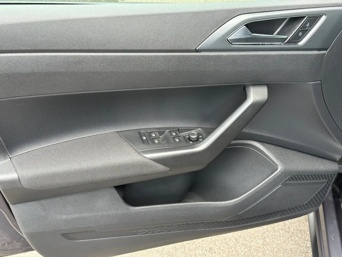 1.0 TSI 95pk R-Line | 17 inch | Camera | Navi | Adapt. Cruise | Climate | Stoelverwarming | Rijklaar incl. garantie