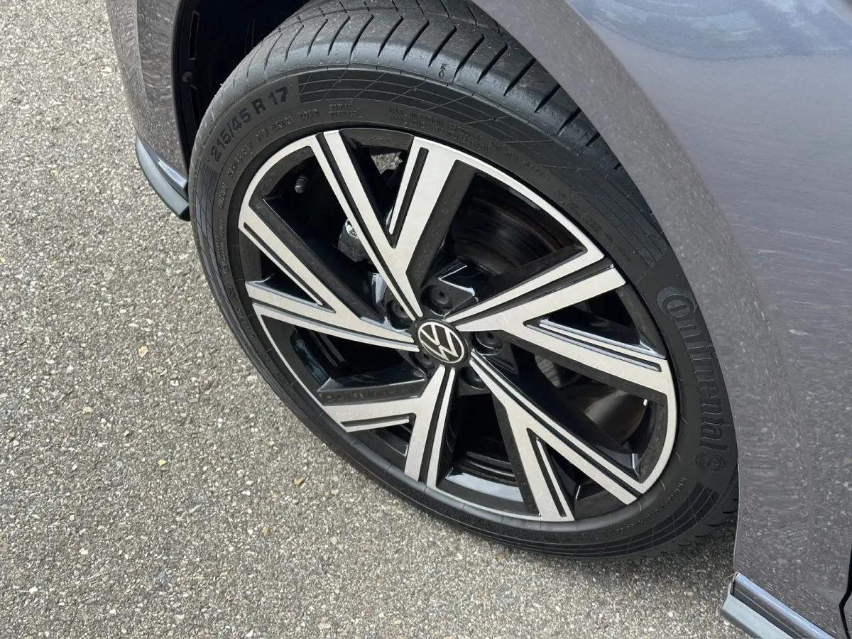 1.0 TSI 95pk R-Line | 17 inch | Camera | Navi | Adapt. Cruise | Climate | Stoelverwarming | Rijklaar incl. garantie
