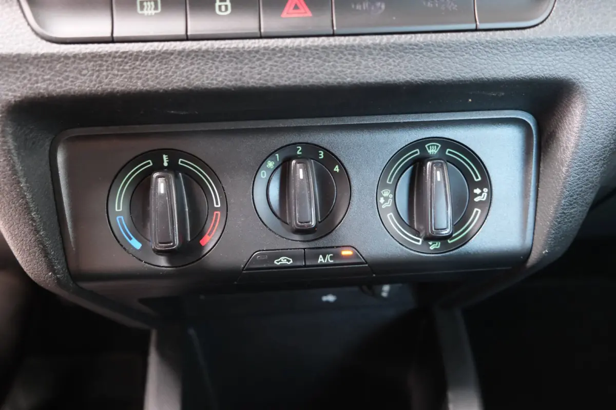 1.0 TSI Ambition - N.A.P. Airco, Cruise, Navi, PDC, Carplay.