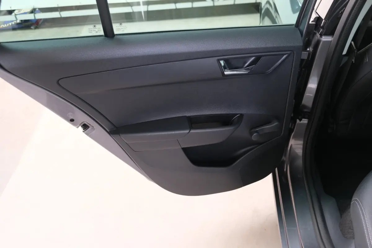 1.0 TSI Ambition - N.A.P. Airco, Cruise, Navi, PDC, Carplay.
