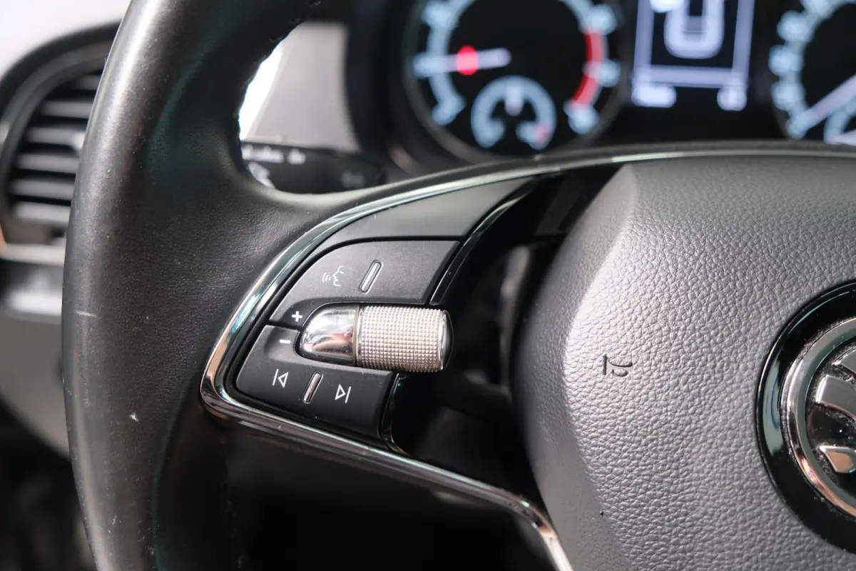 1.0 TSI Ambition - N.A.P. Airco, Cruise, Navi, PDC, Carplay.