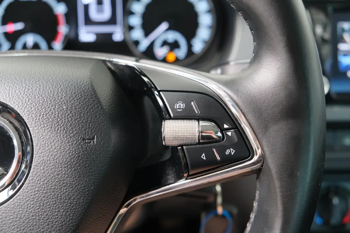 1.0 TSI Ambition - N.A.P. Airco, Cruise, Navi, PDC, Carplay.
