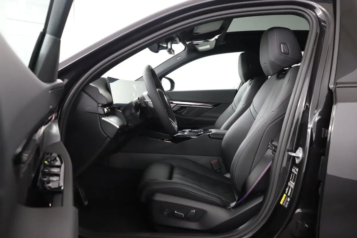 eDrive40 M Sport Edition 84 kWh | SOH 100% | M Sportpakket Pro | Trekhaak | Innovation Pack | Travel Pack