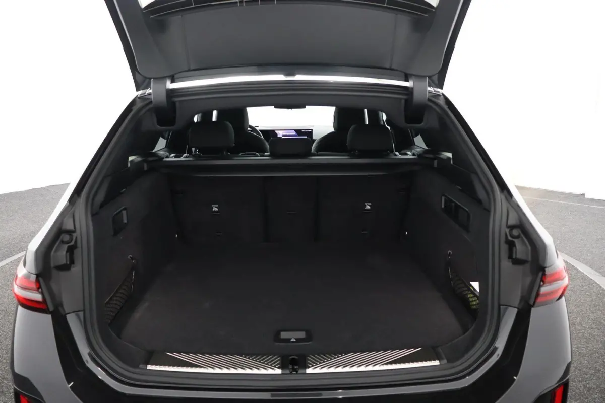 eDrive40 M Sport Edition 84 kWh | SOH 100% | M Sportpakket Pro | Trekhaak | Innovation Pack | Travel Pack