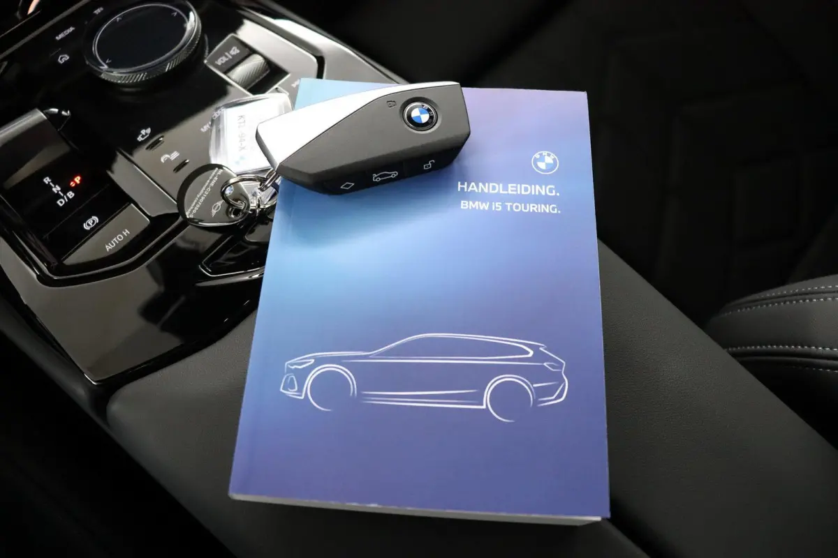 eDrive40 M Sport Edition 84 kWh | SOH 100% | M Sportpakket Pro | Trekhaak | Innovation Pack | Travel Pack