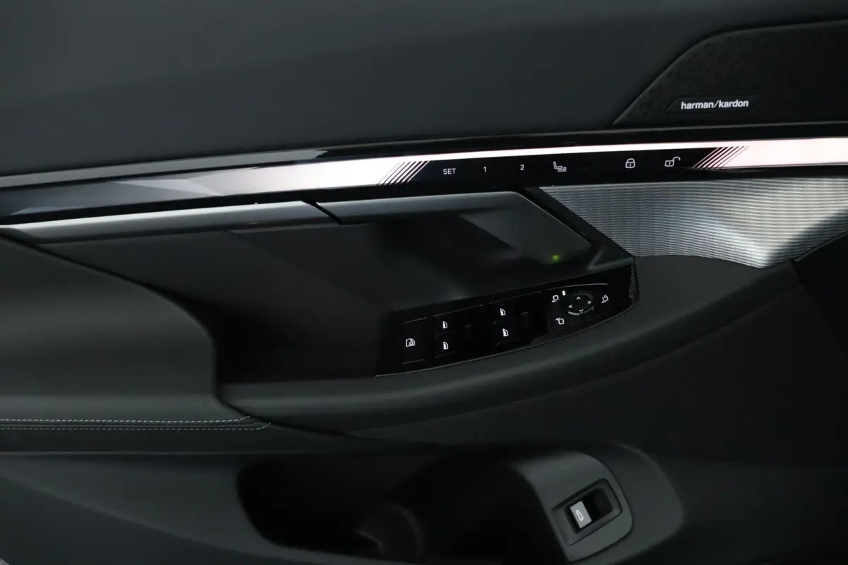 eDrive40 M Sport Edition 84 kWh | SOH 100% | M Sportpakket Pro | Trekhaak | Innovation Pack | Travel Pack