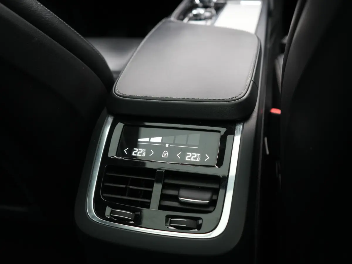 T8 Recharge AWD Inscription 7 Persoons PHEV 394pk Dealer O.H | Panodak | Head Up | Adaptive Cruise | Nappa  Lederen Sportstoelen Memory & Verwarmd | Harman / Kardon | 360 Camera | Blis | App
