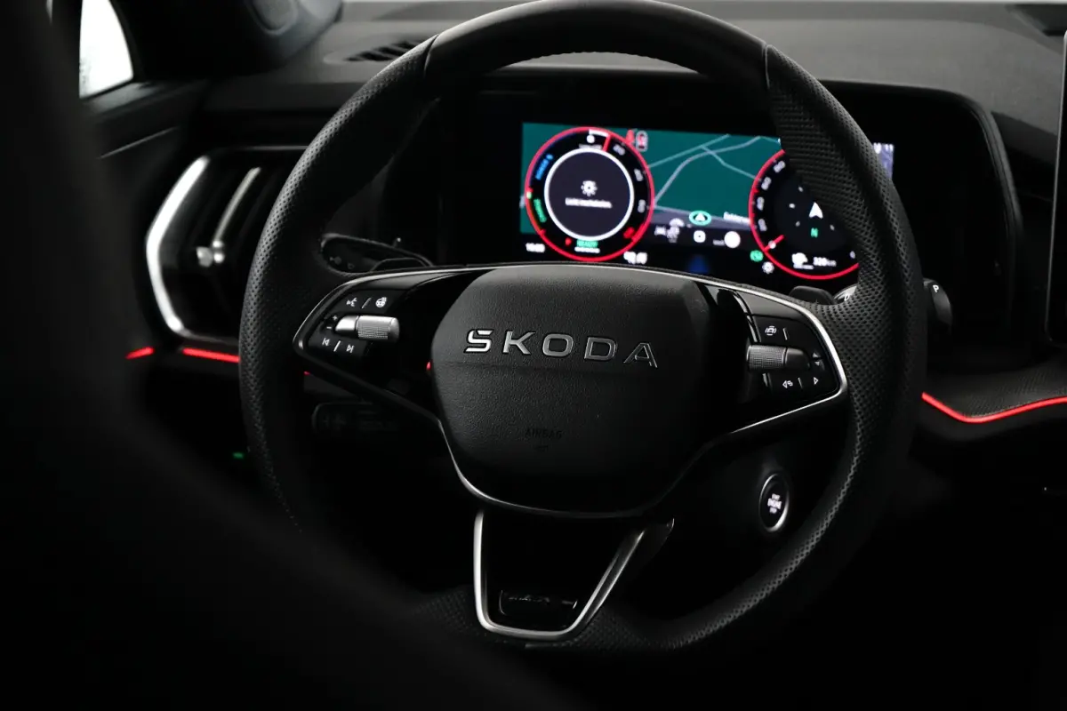 1.5 TSI PHEV Sportline Business 150PK | Achteruitrijcamera | Apple Carplay/Android Auto|telefoonintegratie premium | Dodehoek detectie