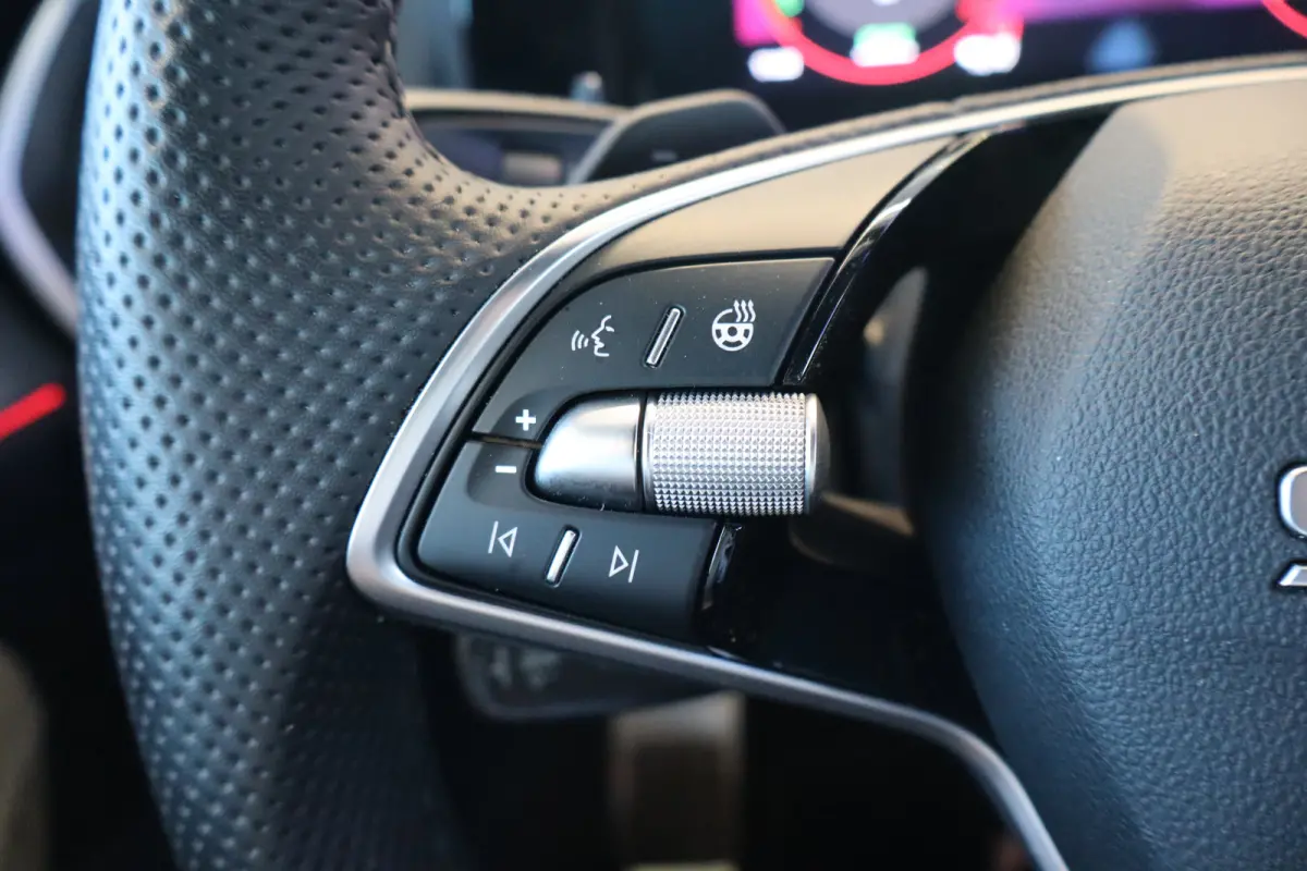1.5 TSI PHEV Sportline Business 150PK | Achteruitrijcamera | Apple Carplay/Android Auto|telefoonintegratie premium | Dodehoek detectie
