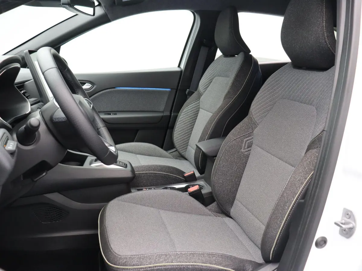 E-Tech full hybrid 160pk techno | Navigatie | Achteruitrijcamera | Parkeersensoren voor en achter | Climate control |