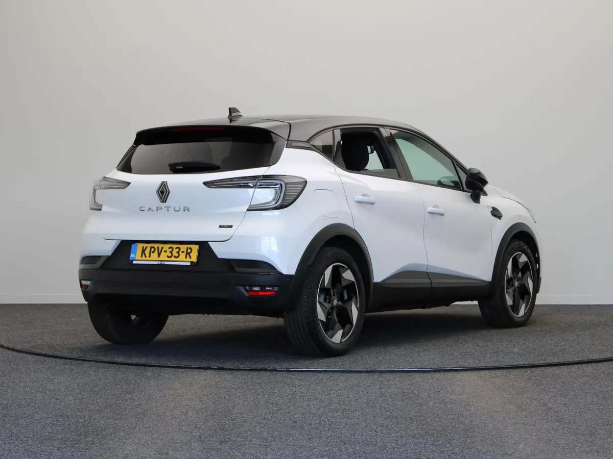 E-Tech full hybrid 160pk techno | Navigatie | Achteruitrijcamera | Parkeersensoren voor en achter | Climate control |
