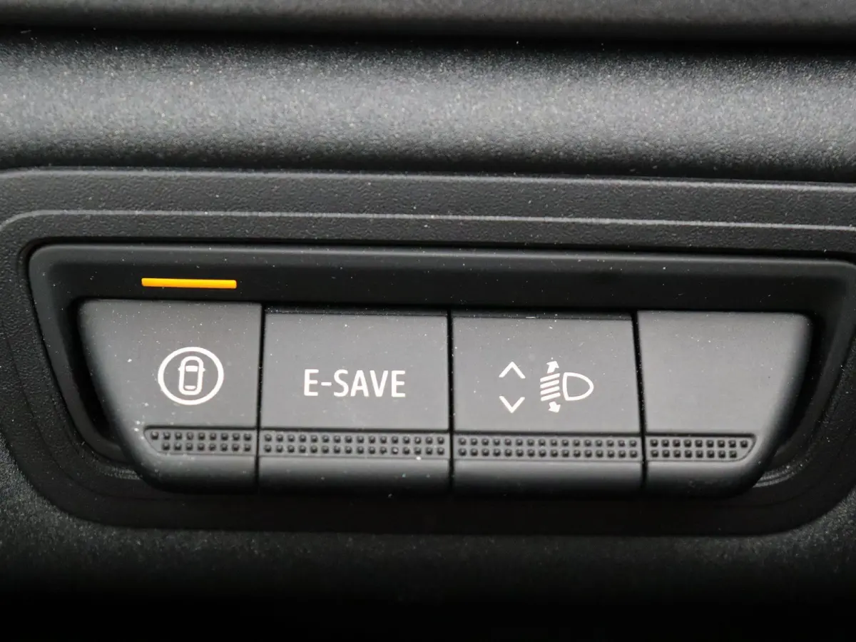 E-Tech full hybrid 160pk techno | Navigatie | Achteruitrijcamera | Parkeersensoren voor en achter | Climate control |