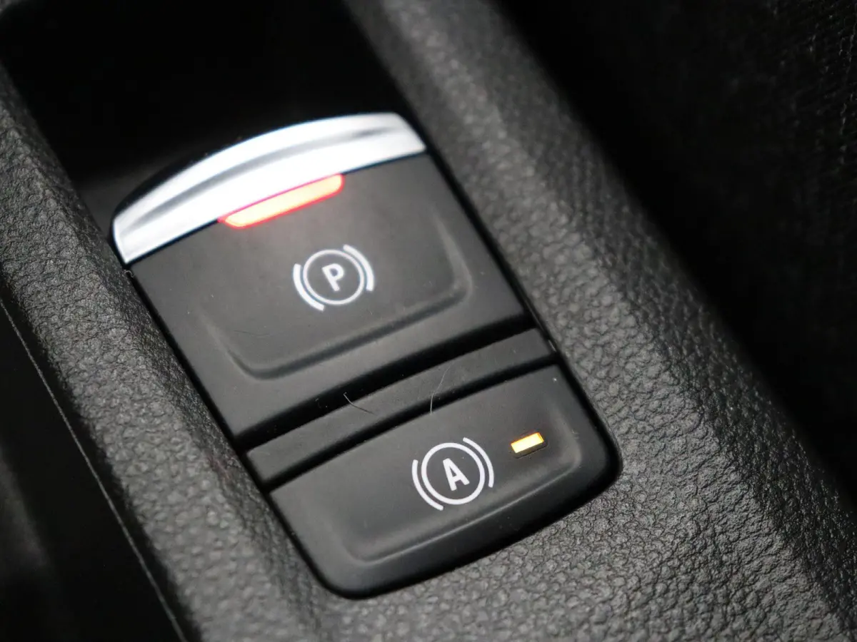 E-Tech full hybrid 160pk techno | Navigatie | Achteruitrijcamera | Parkeersensoren voor en achter | Climate control |