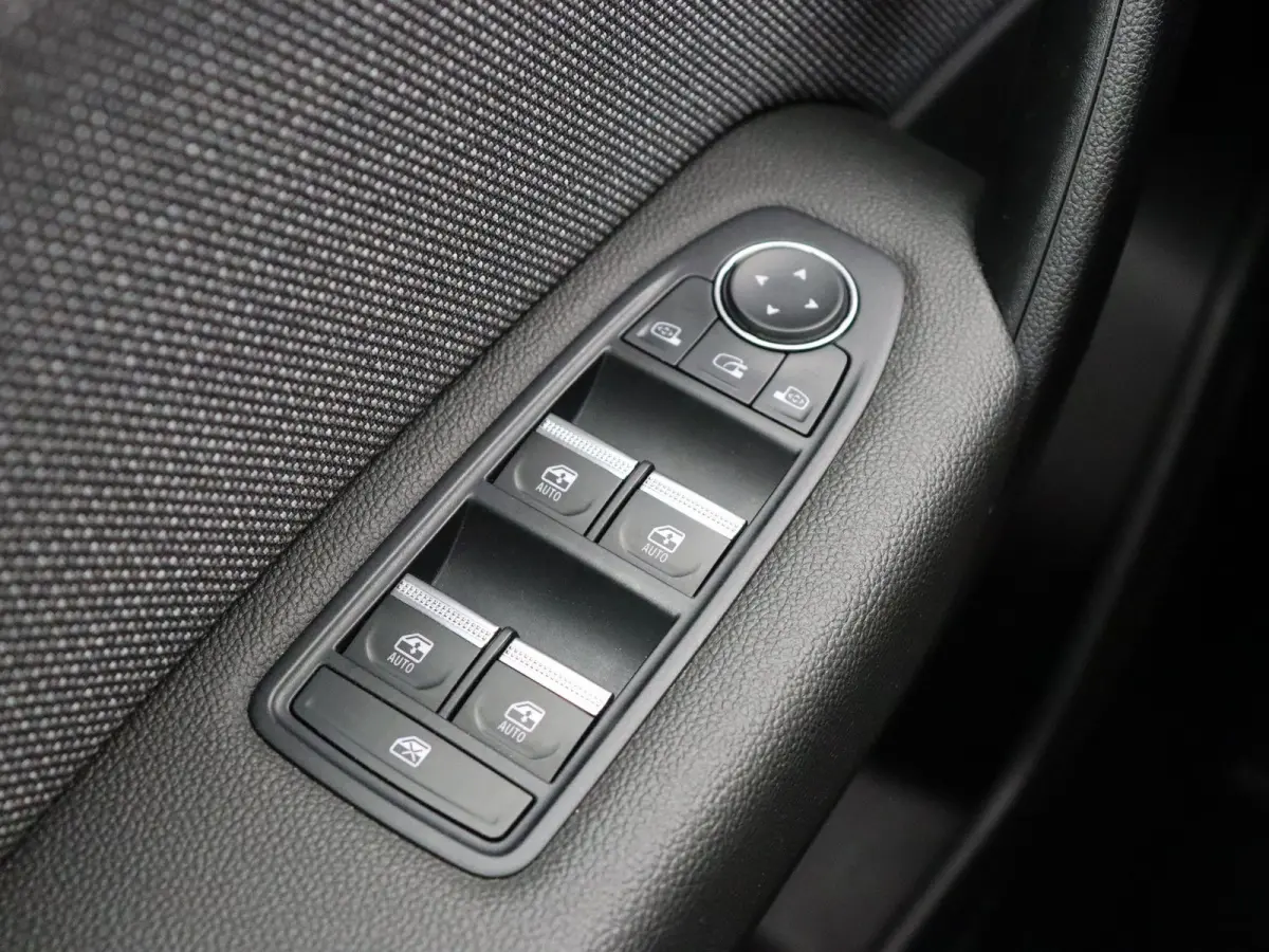 E-Tech full hybrid 160pk techno | Navigatie | Achteruitrijcamera | Parkeersensoren voor en achter | Climate control |