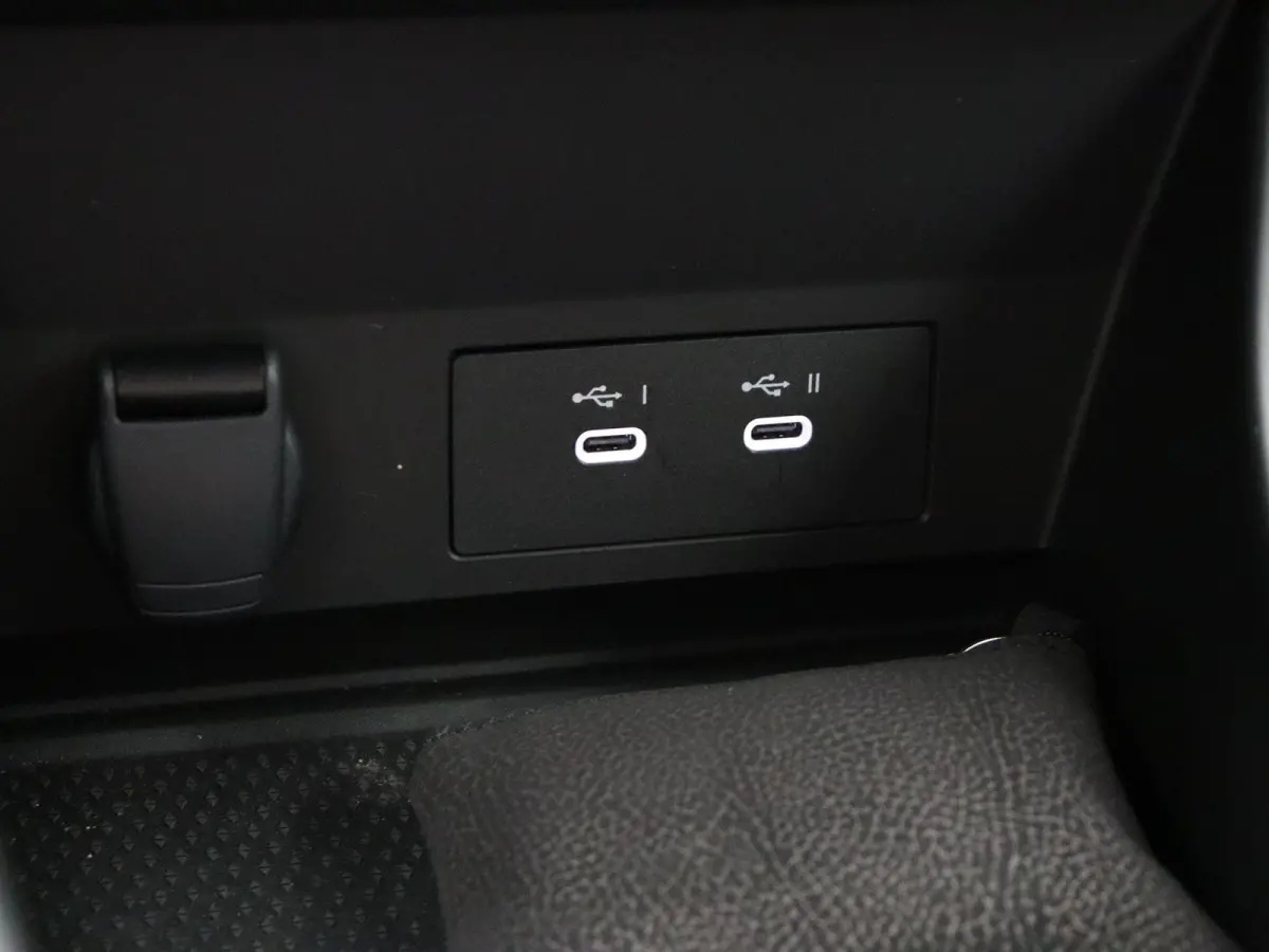 E-Tech full hybrid 160pk techno | Navigatie | Achteruitrijcamera | Parkeersensoren voor en achter | Climate control |