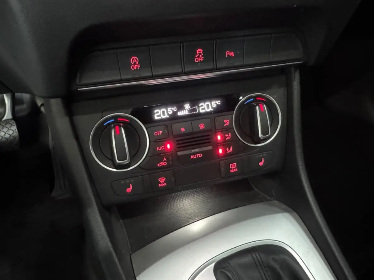 2.0 TFSI Q3 QUATTRO PROLINE / S-TRONIC / Panorama dak / Afneembare trekhaak / 98792 km.