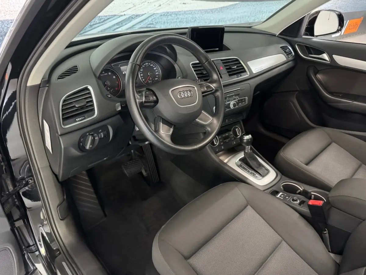 2.0 TFSI Q3 QUATTRO PROLINE / S-TRONIC / Panorama dak / Afneembare trekhaak / 98792 km.