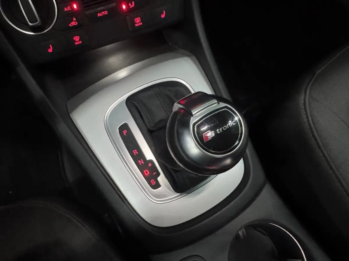 2.0 TFSI Q3 QUATTRO PROLINE / S-TRONIC / Panorama dak / Afneembare trekhaak / 98792 km.