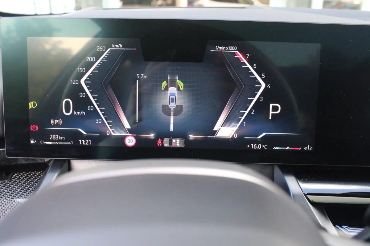 520i M-SPORT | PANORAMA DAK | TREKHAAK ELEKTRISCH WEGKLAPBAAR | HARMAN KARDON AUDIO SYSTEM | SHADOW LINE PAKKET | ELEKTRISCH VERSTELBARE VOORSTOELEN MET GEHEUGENFUNCTIE | STOEL VENTILATIE VO
