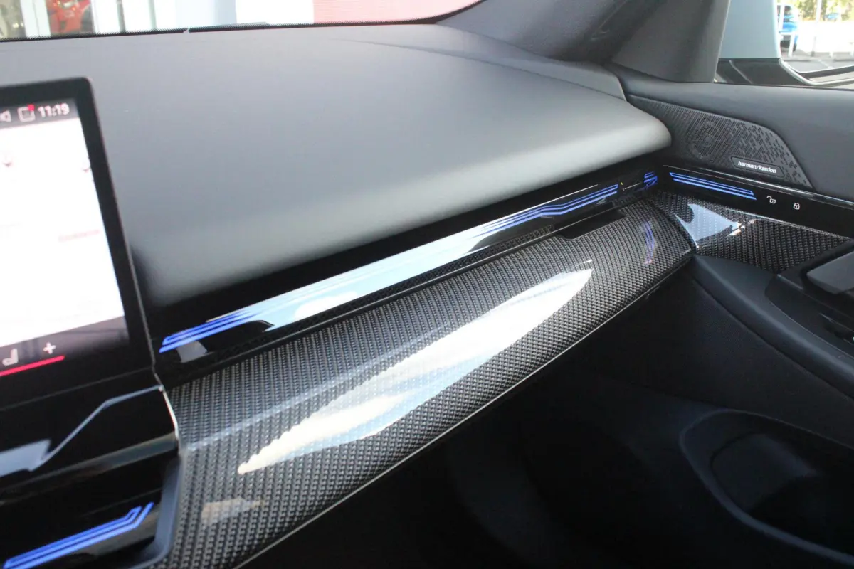 520i M-SPORT | PANORAMA DAK | TREKHAAK ELEKTRISCH WEGKLAPBAAR | HARMAN KARDON AUDIO SYSTEM | SHADOW LINE PAKKET | ELEKTRISCH VERSTELBARE VOORSTOELEN MET GEHEUGENFUNCTIE | STOEL VENTILATIE VO
