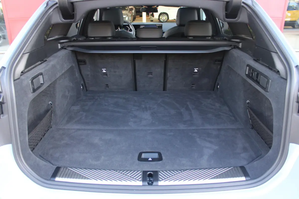 520i M-SPORT | PANORAMA DAK | TREKHAAK ELEKTRISCH WEGKLAPBAAR | HARMAN KARDON AUDIO SYSTEM | SHADOW LINE PAKKET | ELEKTRISCH VERSTELBARE VOORSTOELEN MET GEHEUGENFUNCTIE | STOEL VENTILATIE VO