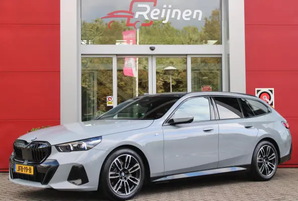 520i M-SPORT | PANORAMA DAK | TREKHAAK ELEKTRISCH WEGKLAPBAAR | HARMAN KARDON AUDIO SYSTEM | SHADOW LINE PAKKET | ELEKTRISCH VERSTELBARE VOORSTOELEN MET GEHEUGENFUNCTIE | STOEL VENTILATIE VO
